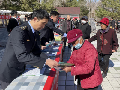 布爾津縣市場(chǎng)監(jiān)督管理局開展“憲法法律宣傳月”集中宣傳活動(dòng)
